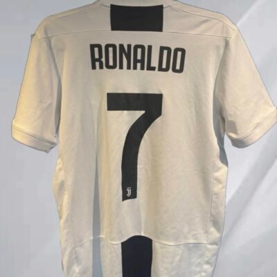 •Juventus FC 2018–19 Home Kit – #7 Cristiano Ronaldo – S {authentic} condition 9,5/10